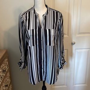 Jones New York blouse polyester with roll cuffed sleeves